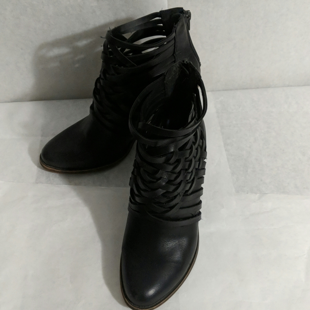 Fergalicious black basket weave booties Sz 7.5